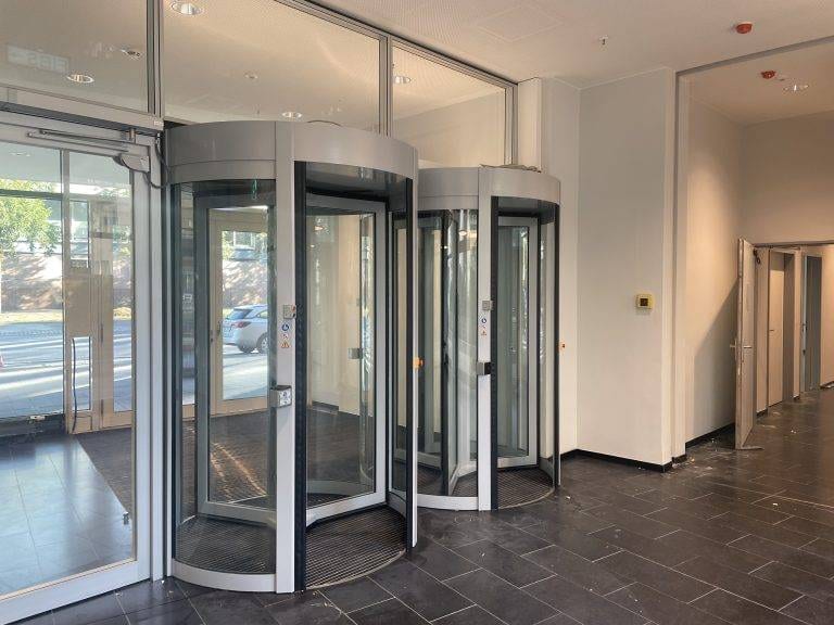 1 Sicherheitskarusselltür RC3 mit Vereinzelung