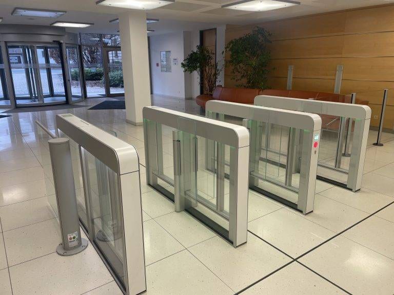 10 Bürohaus Bayreuth Sensorschleuse Argus 60 ohne Seitenpaneel