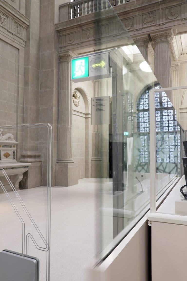 Staatsbibliothek Trennwand mit automatischer Glasschiebewand halboffen