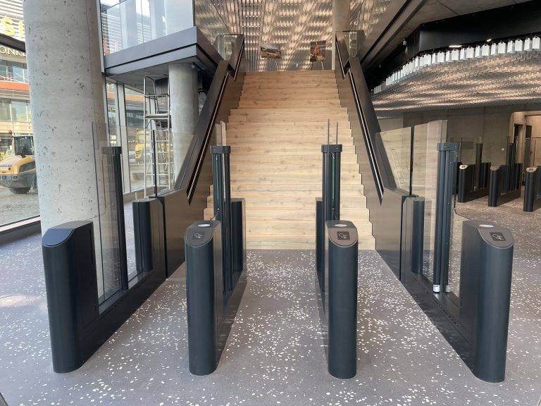 25 Bürohaus Berlin Sensorschleuse HSB E12 mit Sonderfarbbeschichtung