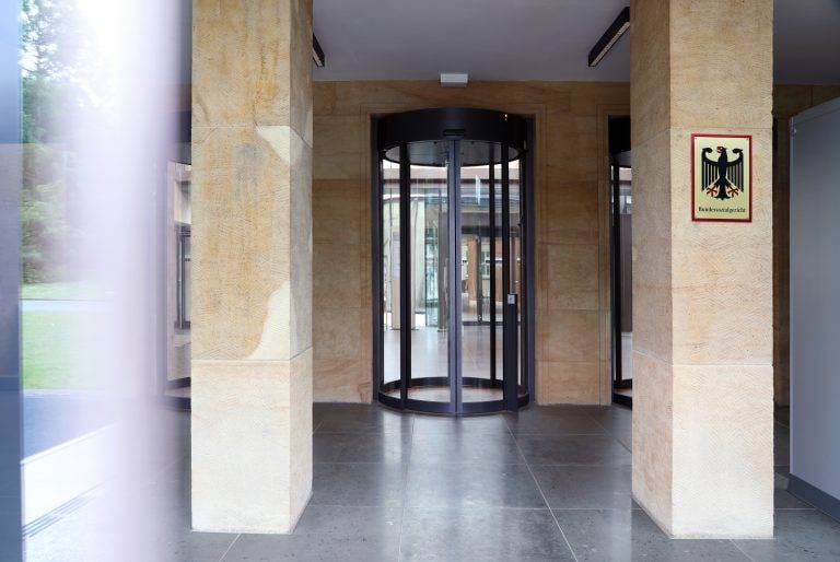 4 Zugang von außen Sicherheitsschleuse