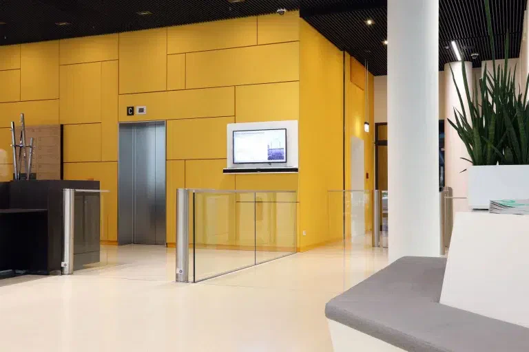 5-doppelfluegelige-schwenktuer-halbhoch-offen-1