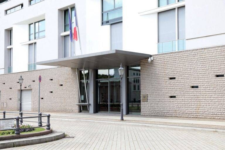 Eingangsportal mit Überdachung