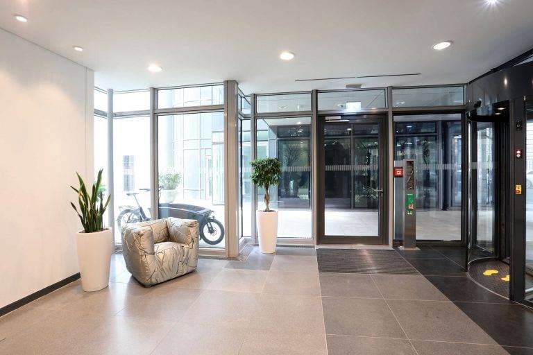 KfW Berlin Fassadenelement mit Fluchttür