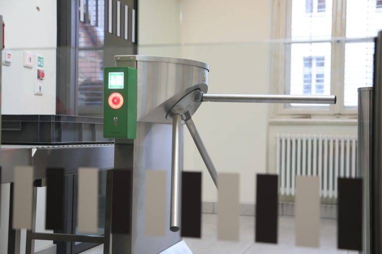 7 Drehsperre mit Fluchtwegausstattung