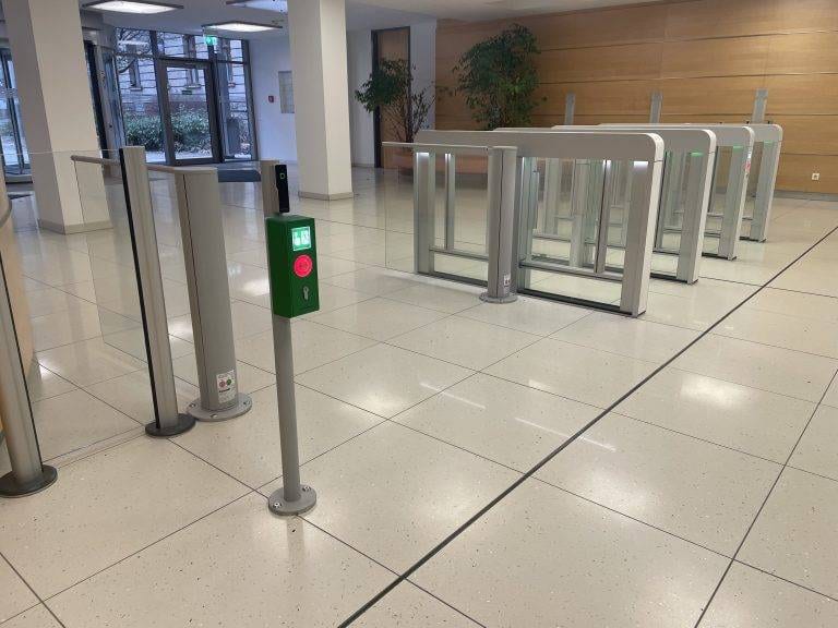 9 Bürohaus Bayreuth Sensorschleuse Argus 60 ohne Seitenpaneel