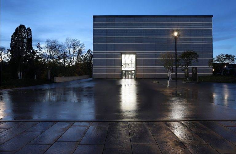 Bauhausmuseum Weimar Ansicht bei Nacht