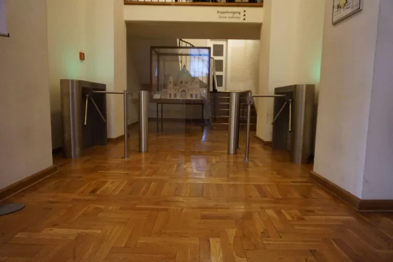 drehsperre-schwenktuer-fluchtweg-mit-denkmalschutz