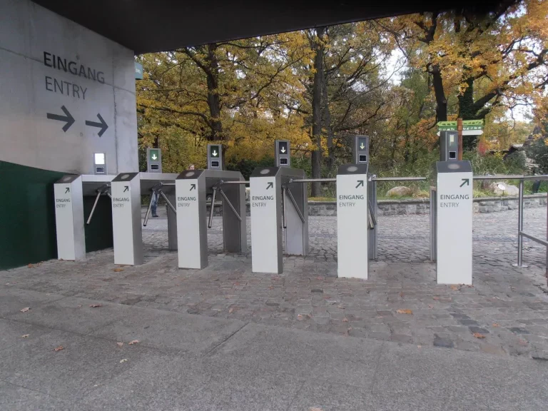 dreiarm-drehsperre-mit-ticket-leser