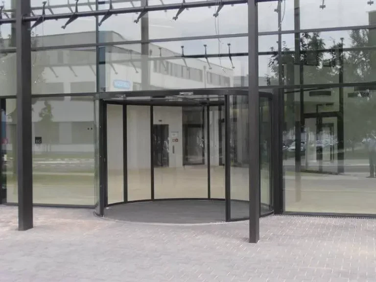 gebogenene-schiebetueren-01