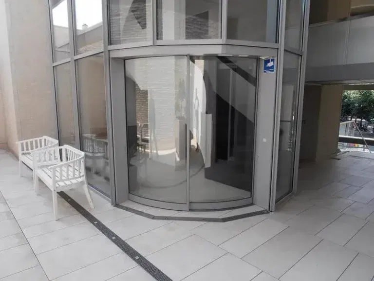 gebogenene-schiebetueren-06