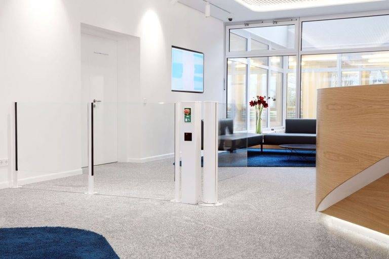 Ideal Standsäule und Übersteigschutz