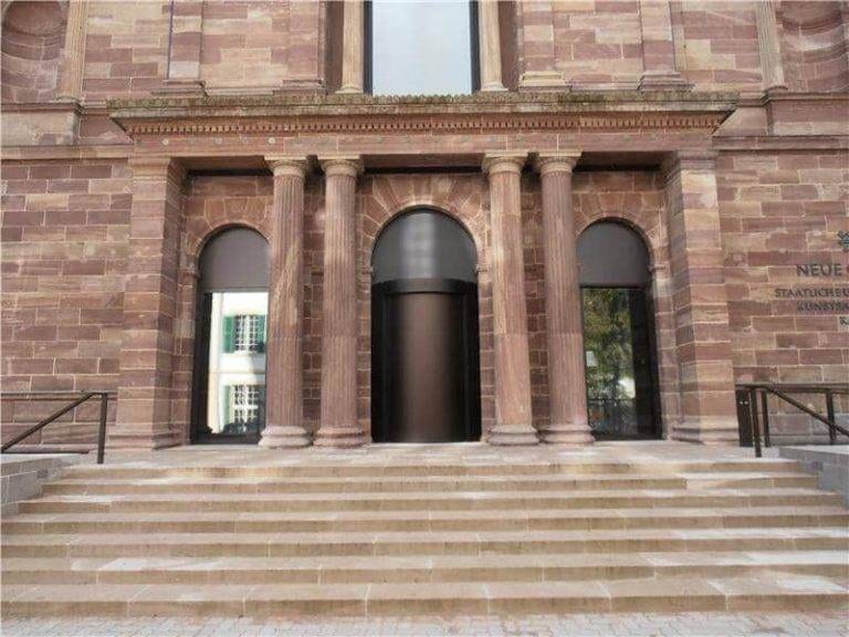 Neue Galerie Kassel Drehtüreinbau