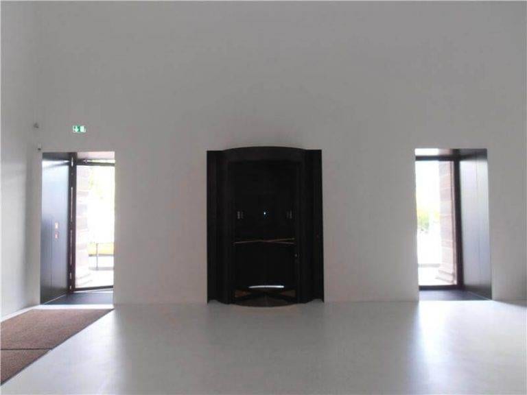 Neue Galerie Kassel Drehtüreinbau