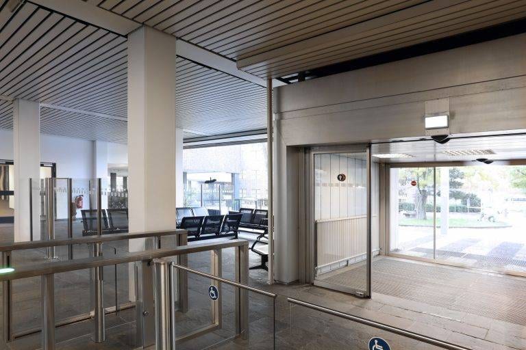 Sensorschleuse mit Zugang zum Wartebereich