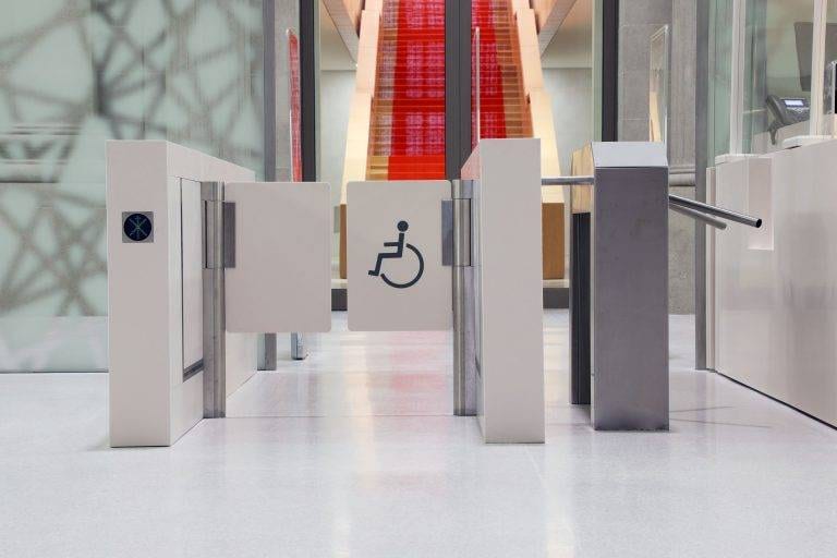 Staatsbibliothek Detail Sensorschleuse und Dreiarmdrehsperre