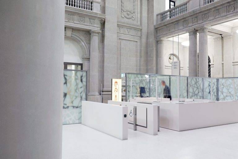 Staatsbibliothek kontrollierter Zugang mit Sensorschleuse und Dreiarmdrehsperre