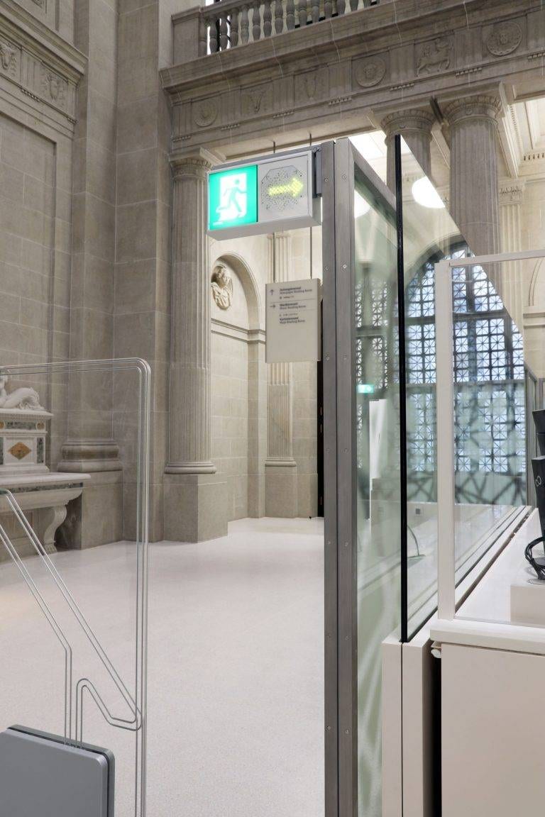 Staatsbibliothek Trennwand mit automatischer Glasschiebewand offen