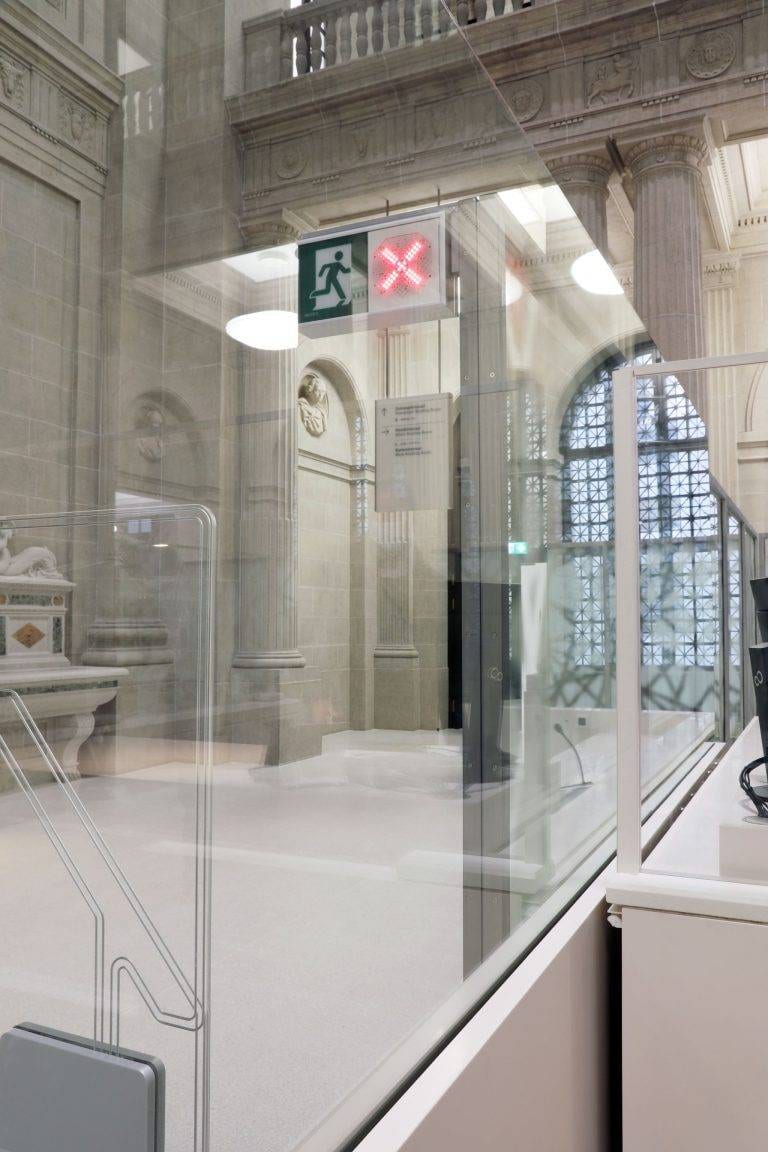 Staatsbibliothek Trennwand mit automatischer Glasschiebewand halboffen