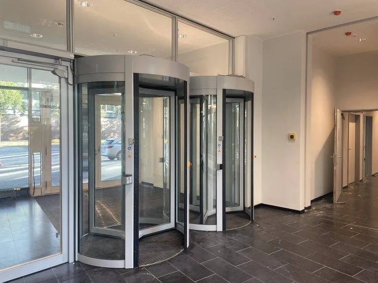 1 Sicherheitskarusselltür RC3 mit Vereinzelung