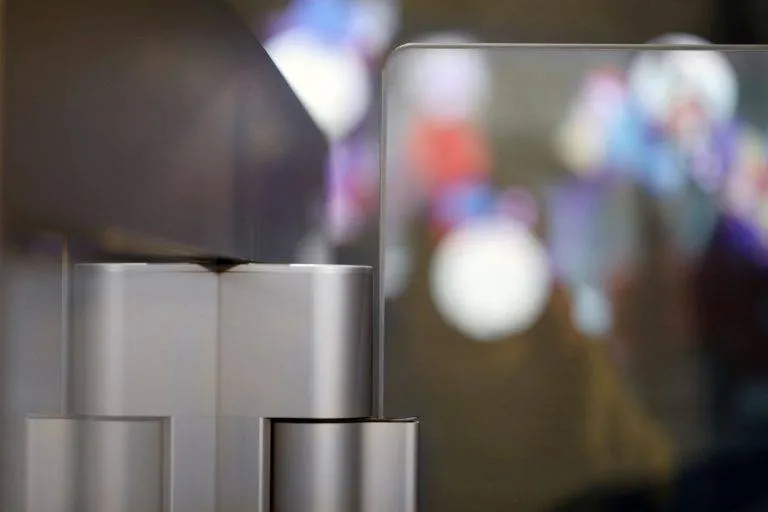 Sensorschleuse Argus 60 Detail Befestigung Schwenkflügel im Samurai Museum Berlin