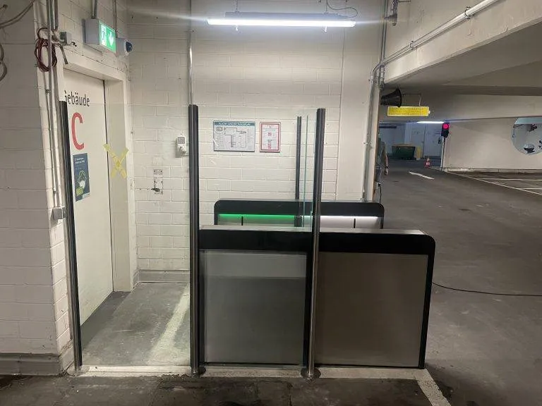 16 Bürohaus Berlin Argus 60 Zugang Tiefgarage mit Fluchtfunktion