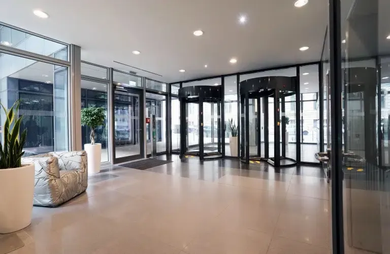 3-kfw-berlin-sicherheitskarusselltuer-mit-vereinzelung-1