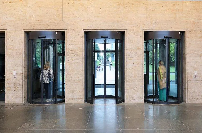 7 Zugang von innen Sicherheitsschleuse