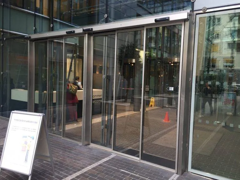 Axel-Springer-Verlag Berlin Teleskopschiebetür