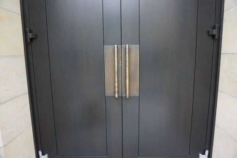 Bundesrat Türanlage mit Unterflurdrehtürantrieb