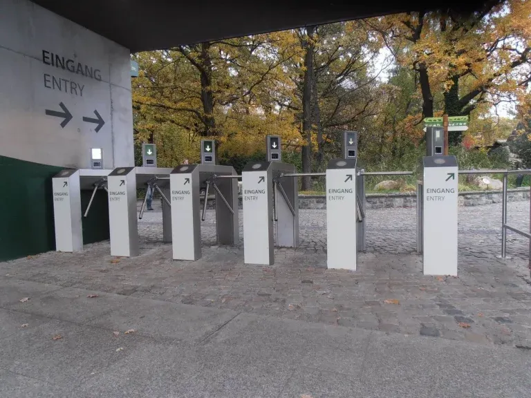 dreiarm-drehsperre-mit-ticket-leser