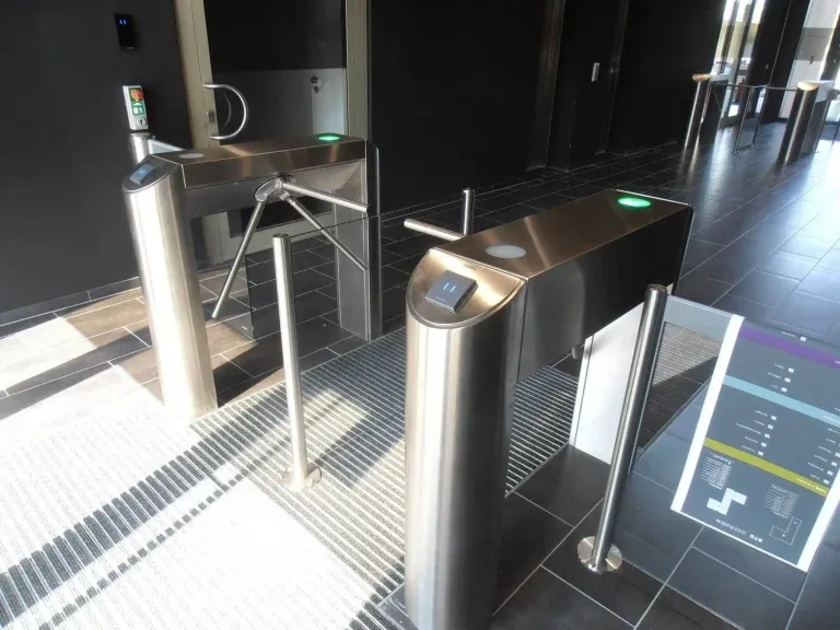 dreiarmsperre-mit-kartenleser