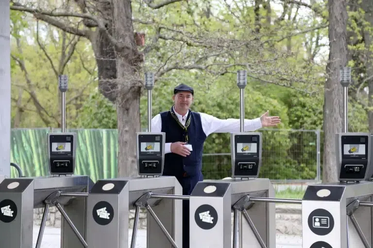 Dreiarmdrehsperre mit Barcodescanner