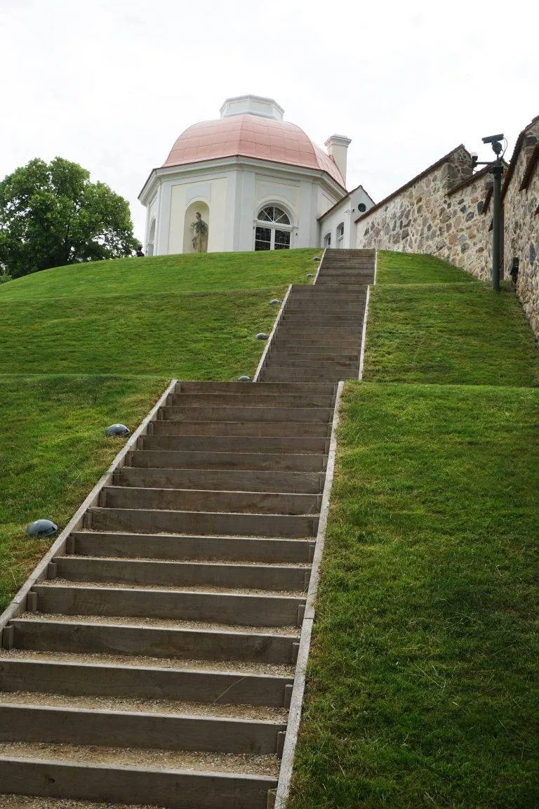 Steintreppen des Gästehaus der Bundesregierung Schloss Meseberg