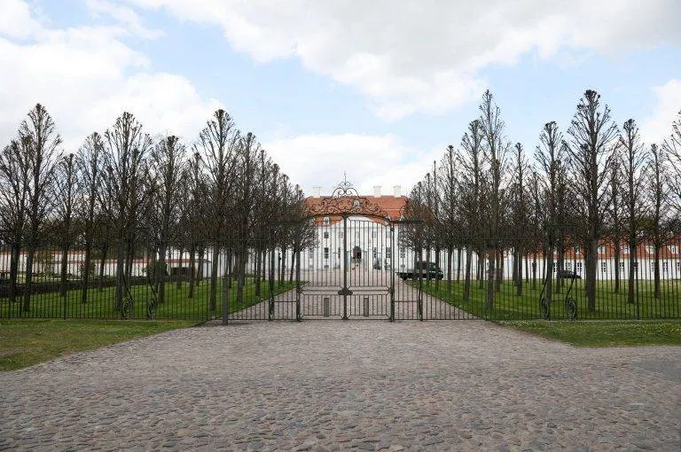 Eingangstor des Gästehaus der Bundesregierung Schloss Meseberg