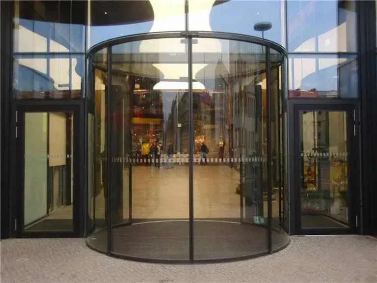 gebogenene-schiebetueren-05