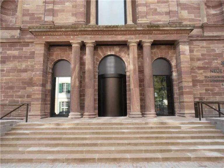 Neue Galerie Kassel Drehtüreinbau