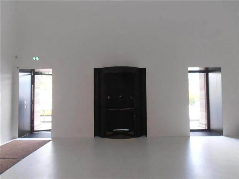 Neue Galerie Kassel Drehtüreinbau