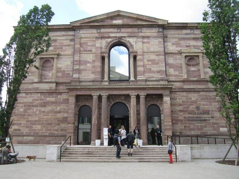 Neue Galerie Kassel Drehtüreinbau