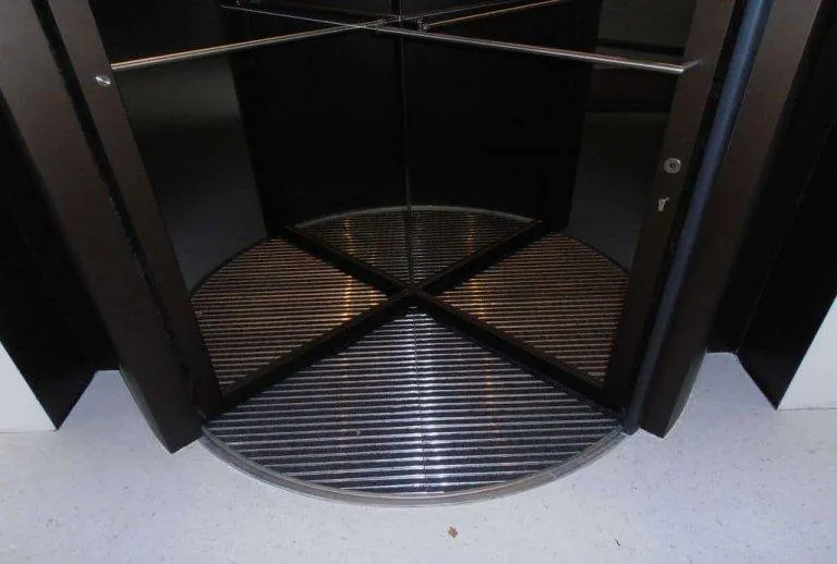 Neue Galerie Kassel Drehtüreinbau