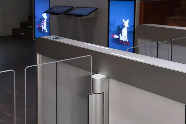 samurai-museum-berlin-7-sensorschleuse-argus-60-detail-schwenkfluegel-1