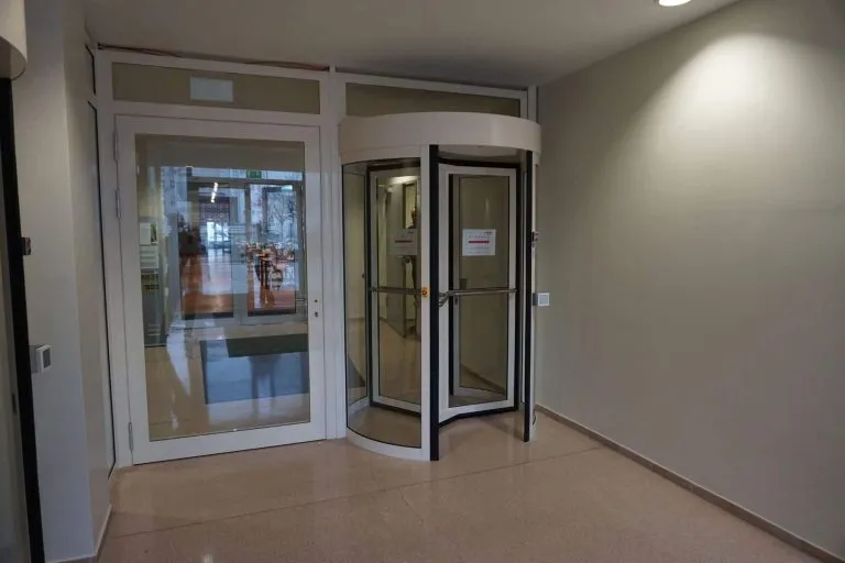 sicherheitskarusseltueren-012