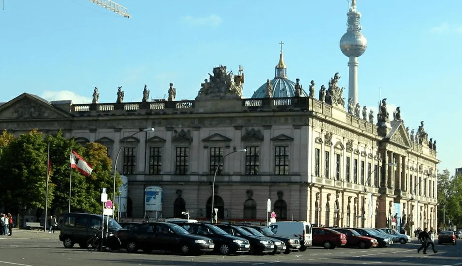 Referenzen Berliner Gebäude mit Fernsehturm