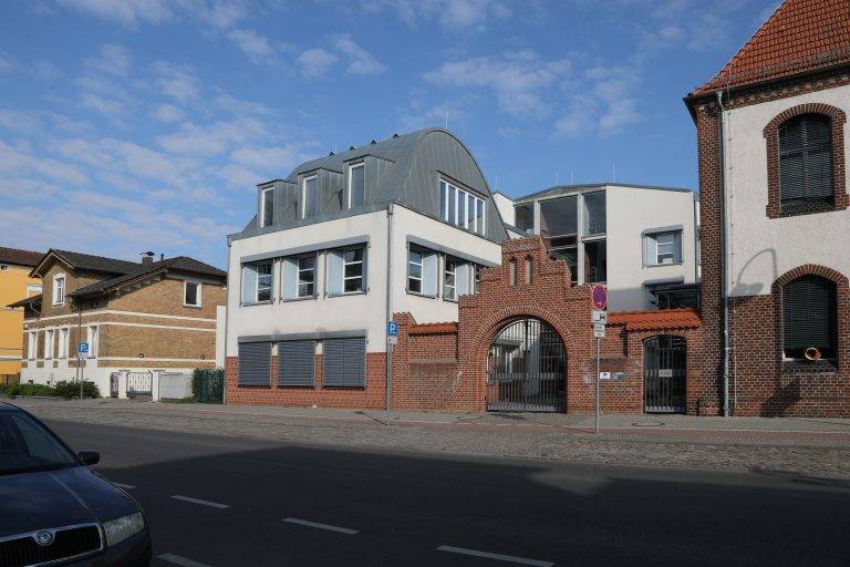 2 moderner Anbau